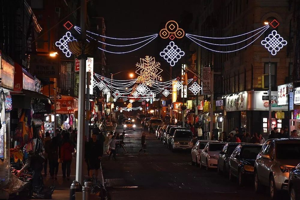 图:曼哈顿唐人街商业促进区夜景图:布鲁克林第八大道唐人街的最新开发