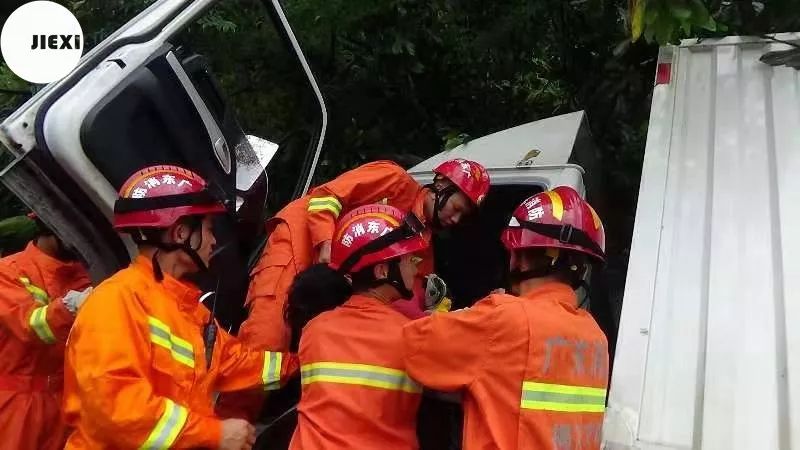 揭阳某地车祸一女子困驾驶室痛苦呻吟,消防迅速“破拆”救援 ag真钱捕鱼游戏
