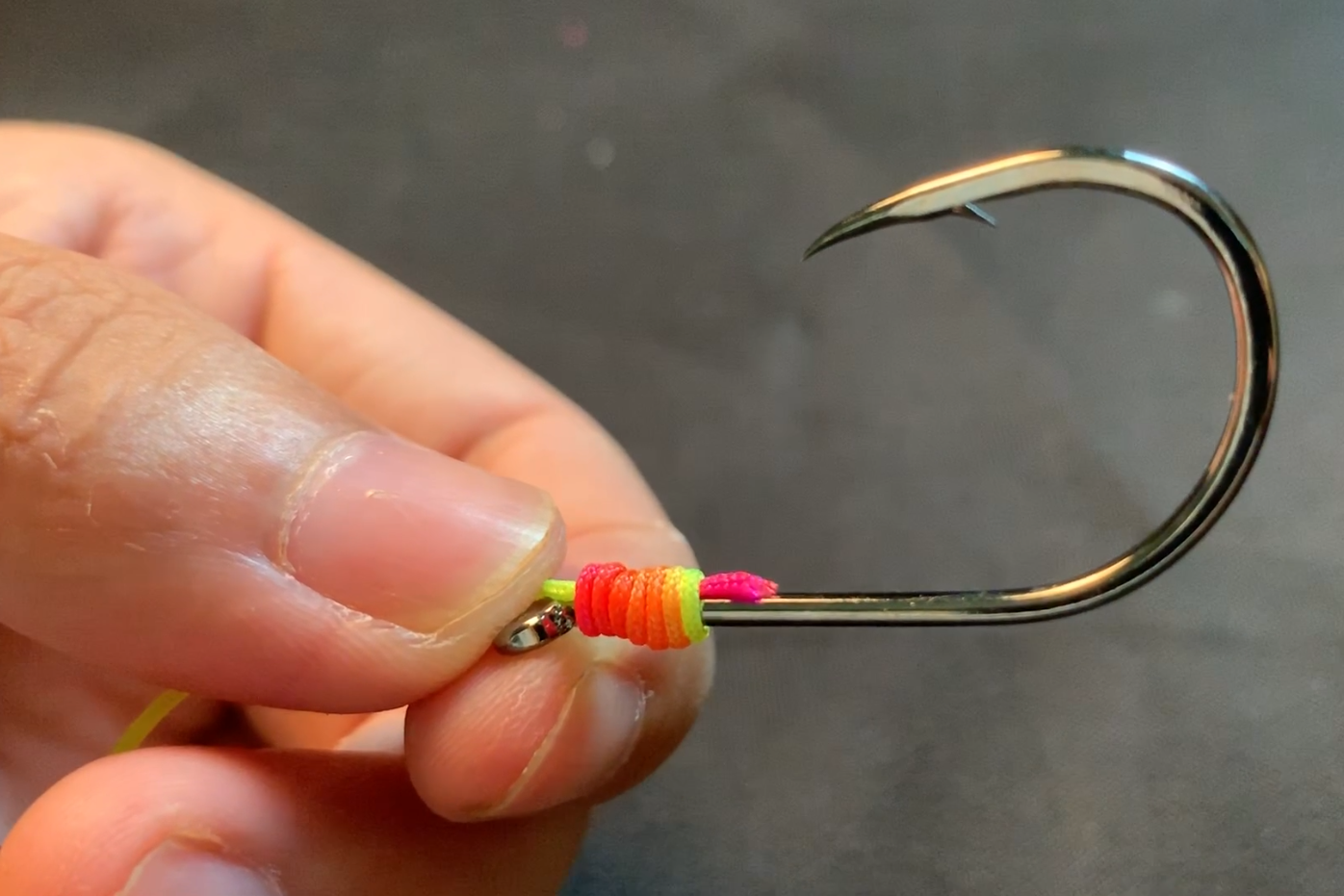 超简单鱼钩滚指绑法,快速牢固,新手钓友学会了绑鱼钩很简单!