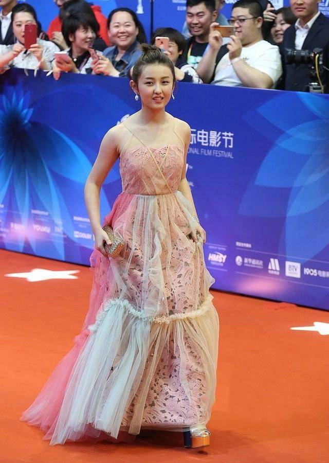 出演张嘉译女儿的女演员都红了,只有她不红,为何呢?_张子枫