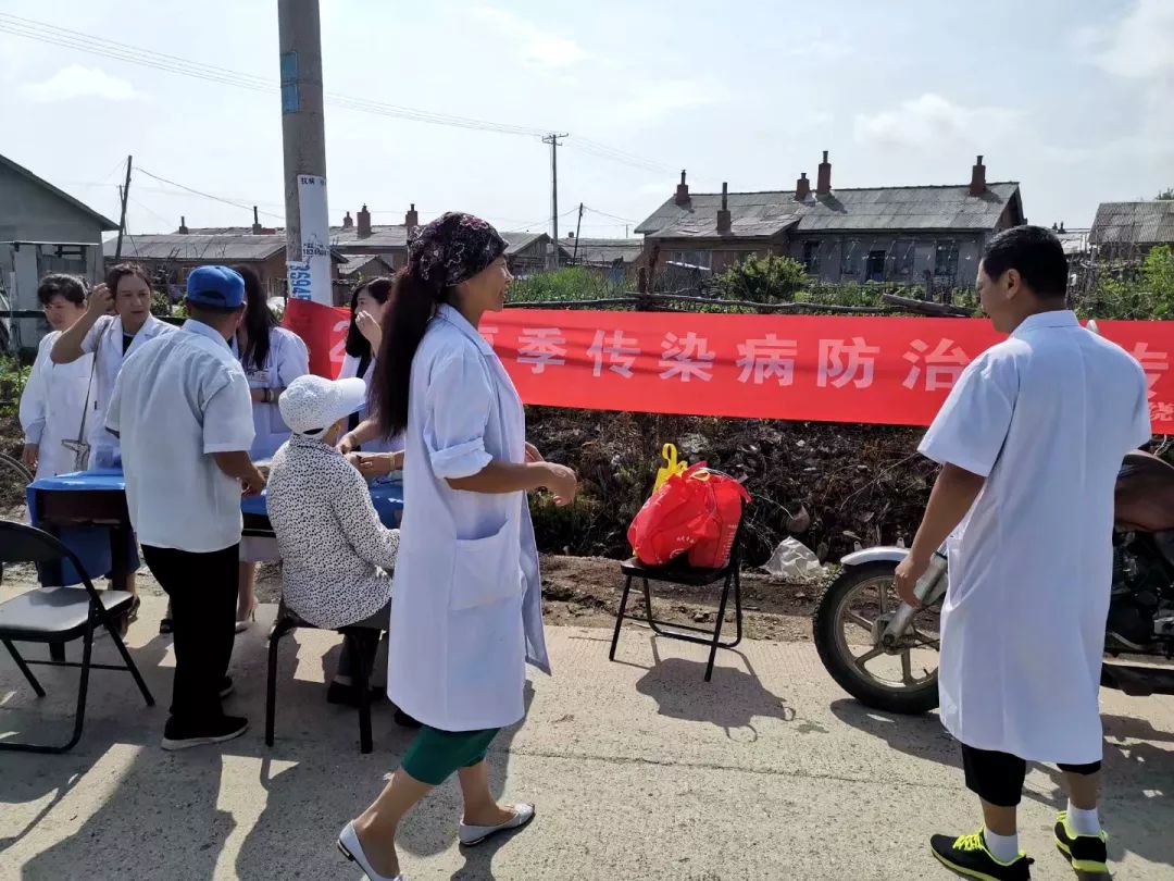 饶河农场社区卫生服务中心开展夏季传染病防治宣传咨询活动