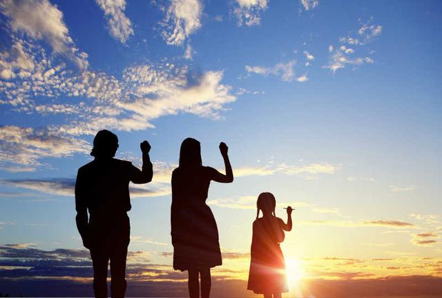 父亲是我们最大的靠山完整版 007ec09f8ce44619a0f5f629f03e036f.jpeg