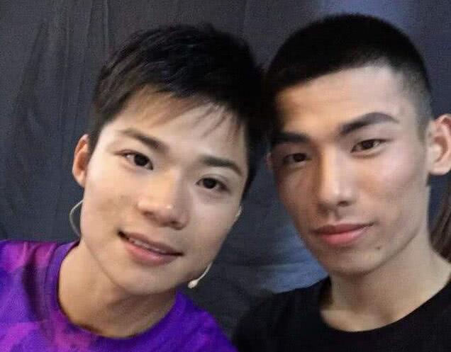 斗鱼神豪帆爷转战虎牙,直播间夸奖旭旭宝宝,刷