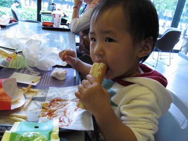                     提醒家长：孩子不满3岁，这3种东西不要喂，对身体发育有害