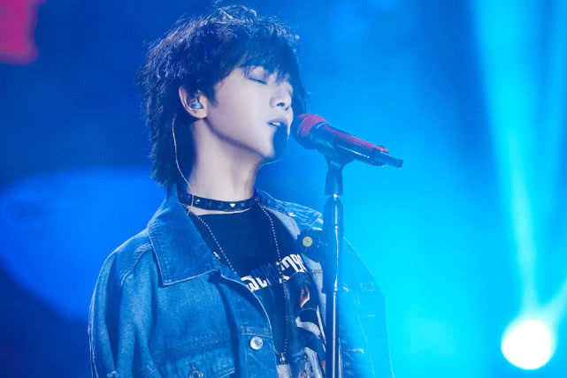 华晨宇势头火热,不只有人气综艺,还有万众瞩目的演唱会