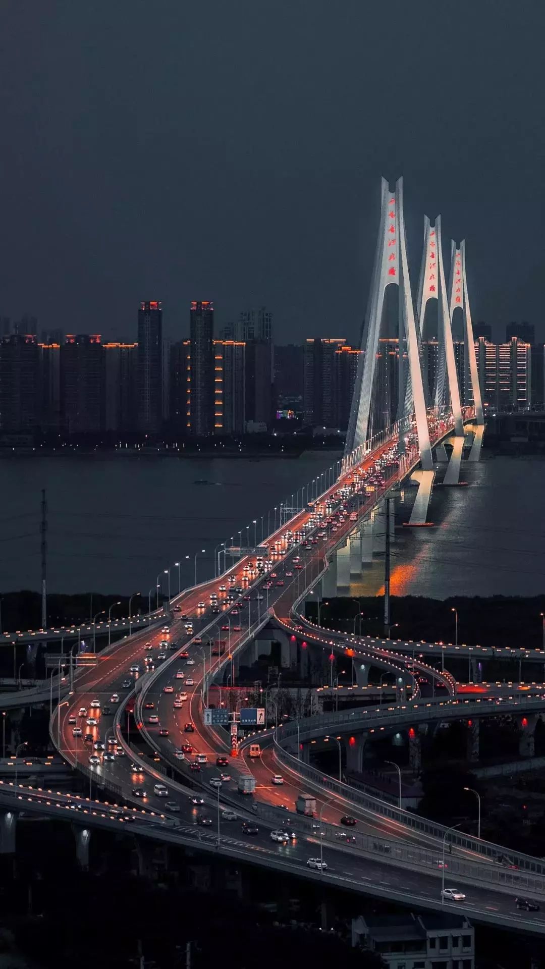 鹦鹉洲长江大桥,摄影师@姜轲古田桥,摄影师@丹尼斯武汉新港集装箱港区