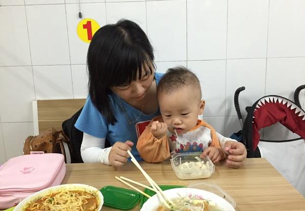                    2岁男童呕吐不止，紧急送医，医生忠告：这些食物孩子一口也别吃