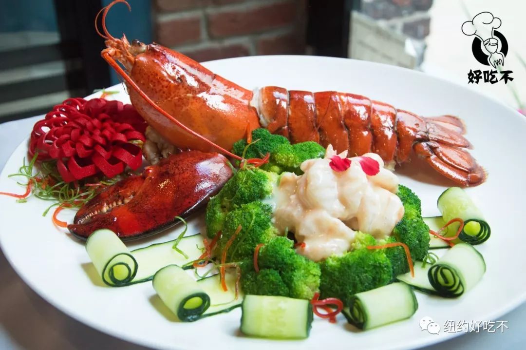 双鲜龙虾 龙虾虾的双色沙拉,想想就美味,一整只大龙虾跃然眼前,光摆盘