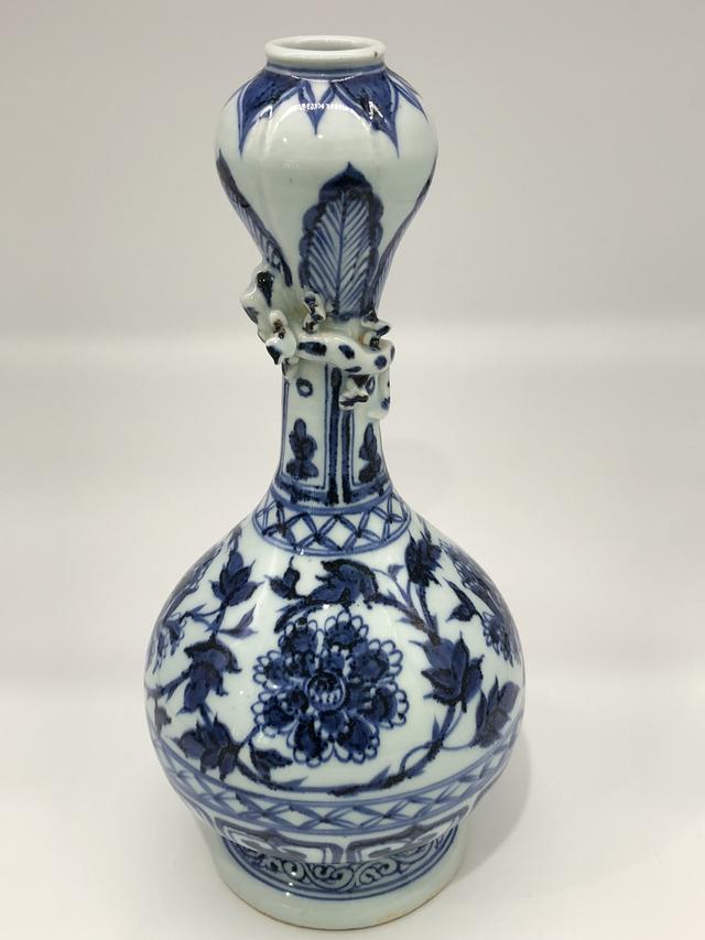 瓷器之王：明“青花”花卉纹“蒜头瓶”_搜狐网