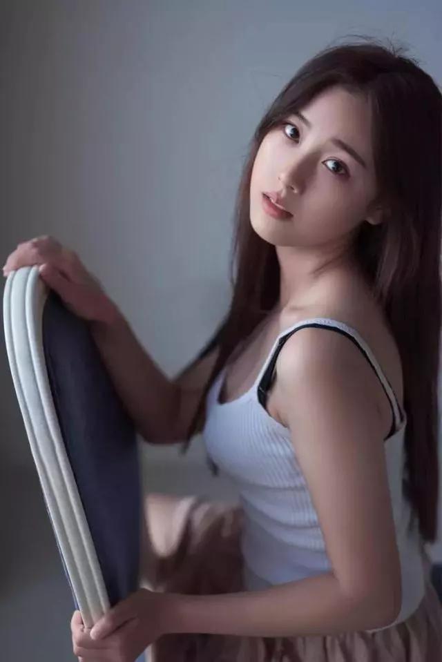 搞笑GIF图:给小编加个鸡腿,小编今晚就是你的人了 皇家娱乐赌场在线