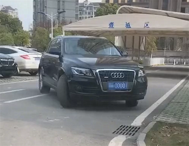 60万奥迪q5现湖北,车牌值70万,看到车牌号时,就知车主