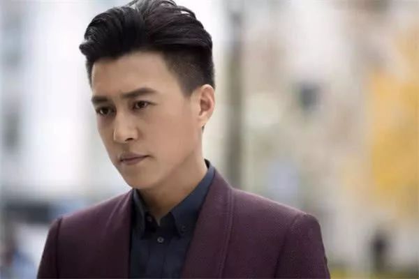 演员靳东的父母是做什么的?靳东家庭背景曝光 金百利国际娱
