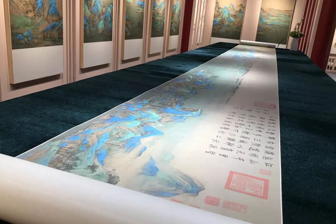 现场展示了《千里江山图》复制品长卷