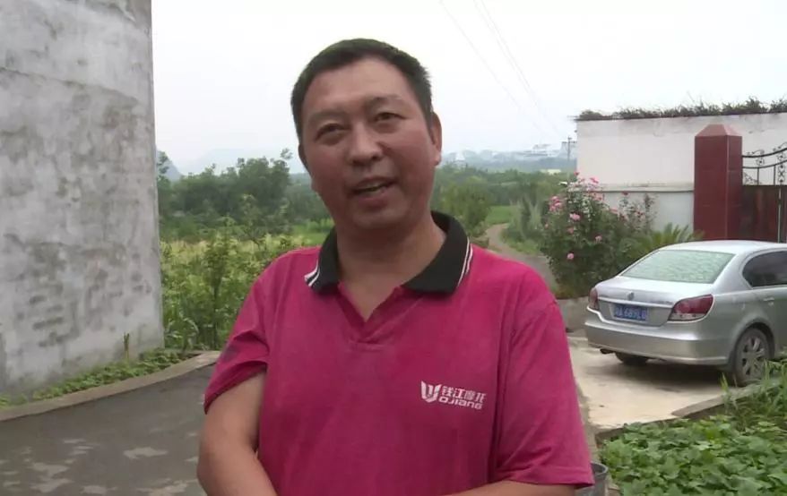 最美汉源人冉蛟| 纵身一跃跳入冰冷河水,奋力救起坠河