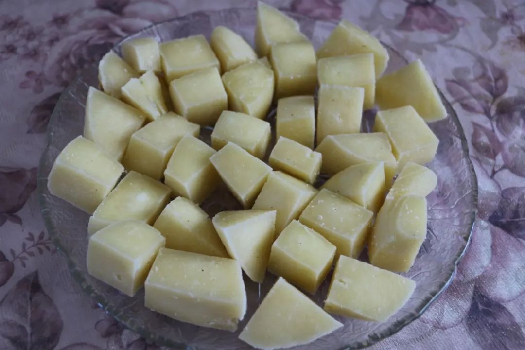 巴里坤哈萨克族传统奶制品的制作过程与你分享