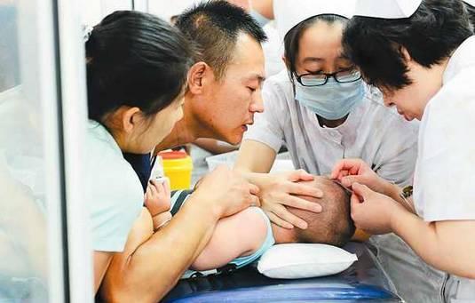                     1岁男娃胃被撑破，心脏停跳？儿科医生：如此喂饭？简直“坑娃”