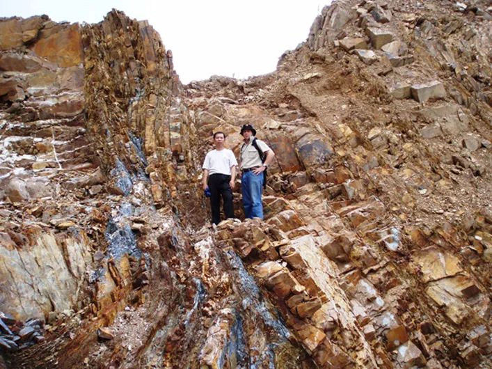 越南河内金矿阿苏坡波利维塞金矿(老挝特大型堆淋及炭浆厂)含金氧化矿