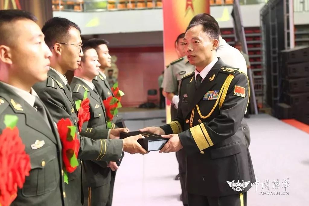 东社镇已走出7位将军,分别是颜纪雄,陆凤彬,陈达,季广智,曹勇,曹竹兵