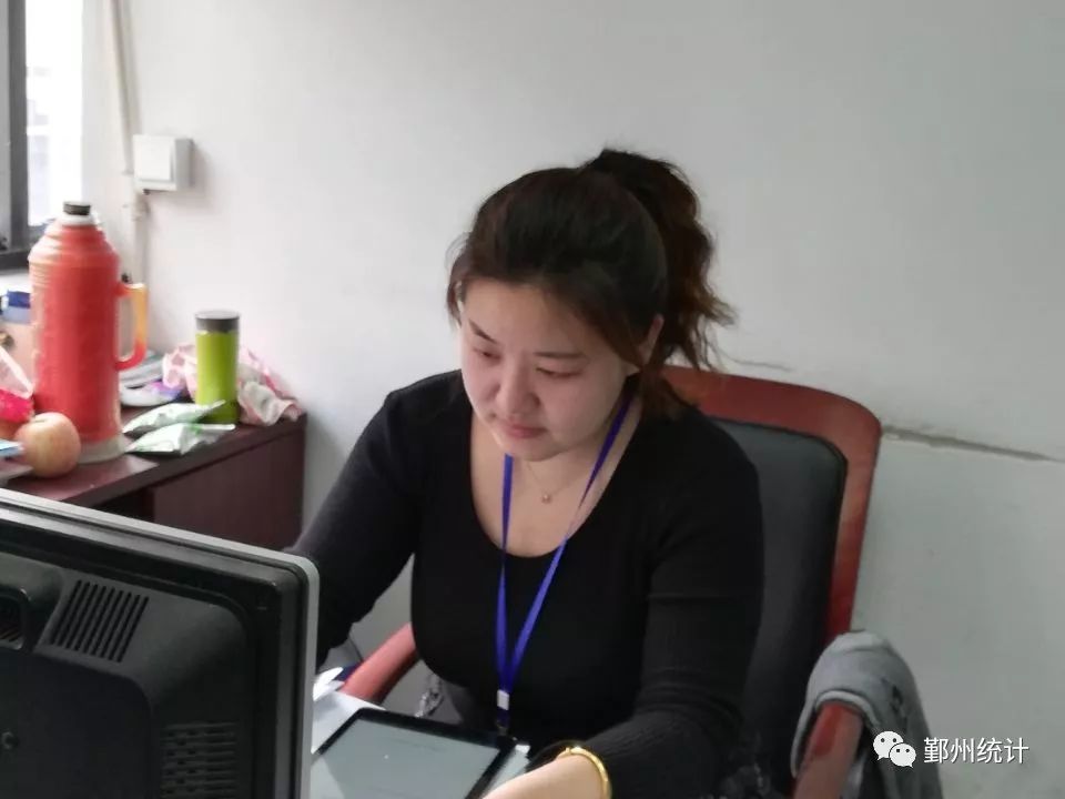 人口普查员是社工吗_社工上门人口调查(2)