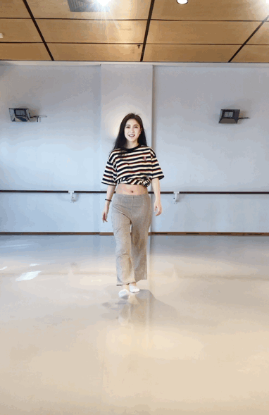 追剧 海藻般的长发,孩子似的纯真笑容, grace就是这样一个美好的女孩