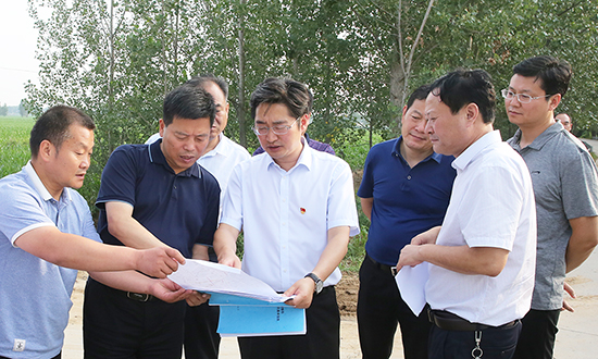 李亦博调研城乡交通和非贫困村基础设施建设工作