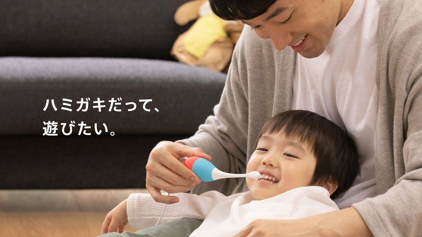                     孩子不爱刷牙，这个「小声唱歌」的牙刷有办法 | 极客酷玩