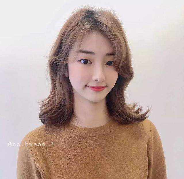 层次感发型怎么卷好看 958754ec89ee4351b9e844452e13321c.jpeg