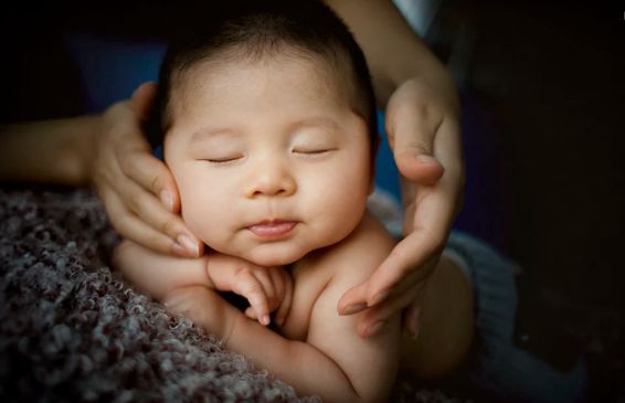                     孩子比成人更容易中暑，这些坑千万别入！否则孩子只会更加难受！