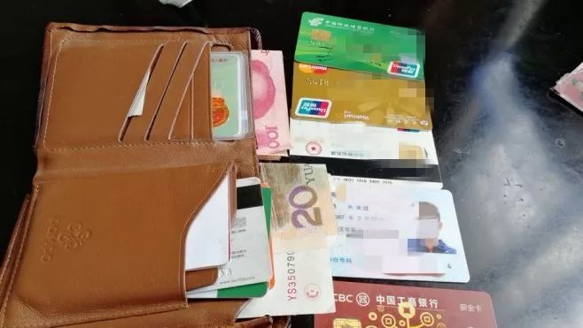 梦见钱包丢了又找回来了，好运与自我反省并行的预兆