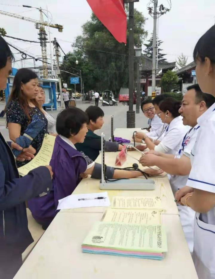 人口日是初几_近几年城市人口比例图(3)