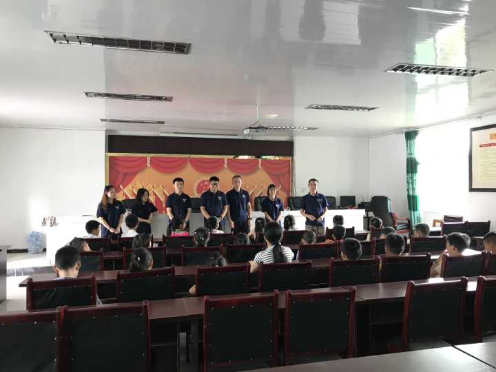 “情暖童心,汇聚爱心” ——重庆人文科技学院管理学院爱心小分队 188bet网上娱乐