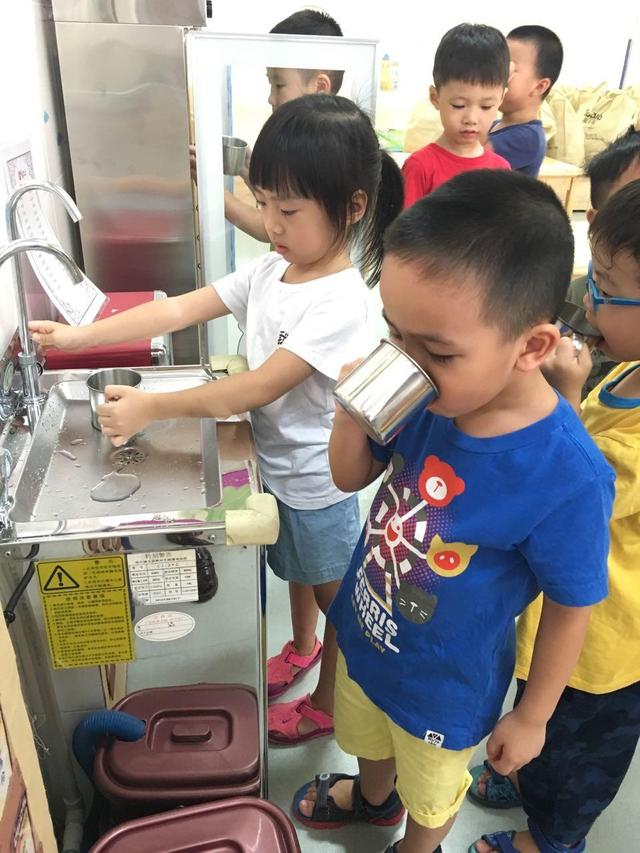                     揪心！1岁宝宝成面瘫，医生提醒：夏季养娃，3件傻事“坑”苦娃