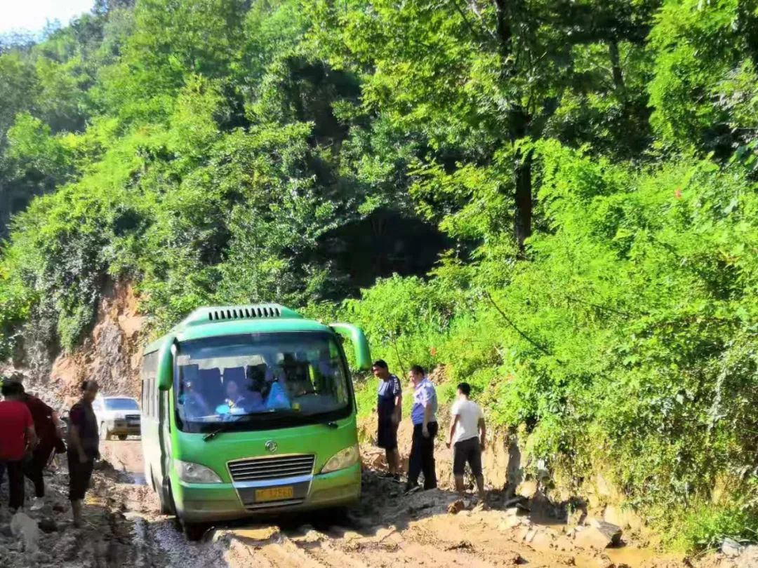 宁强胡家坝派出所及时救助一辆被困中巴客车 澳门太阳城赌场官网