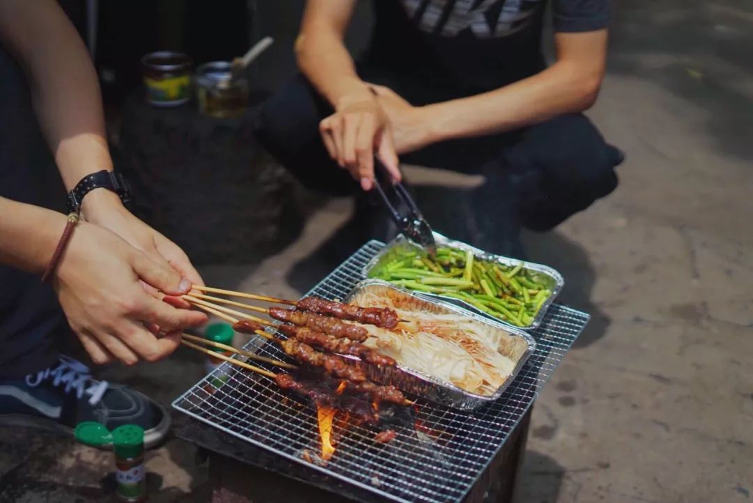 夏天=烧烤 啤酒