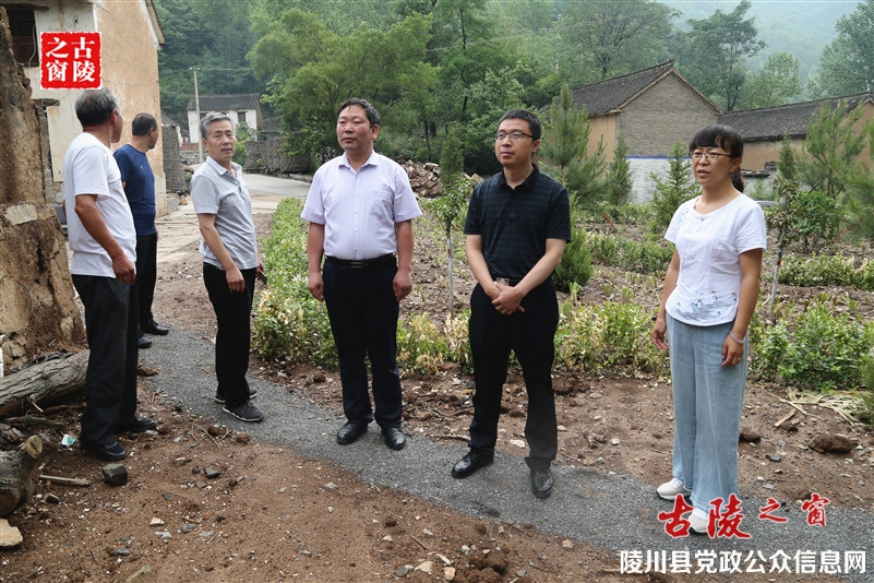 (来源:晋城市陵川县人民政府 调研中,张全胜实地查看了解了各村易地