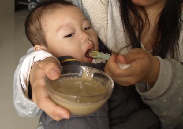                     宝宝便秘，排便费力、难受？别再乱吃香蕉了，这个比开塞露还有效