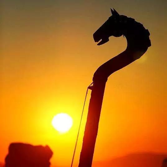 成语交相什么映_成语故事简笔画(3)