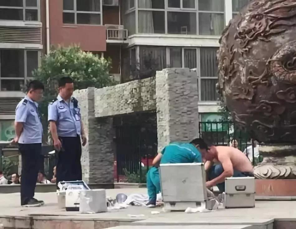                     小区里的这些地方夏天会“吃人”，千万别去！