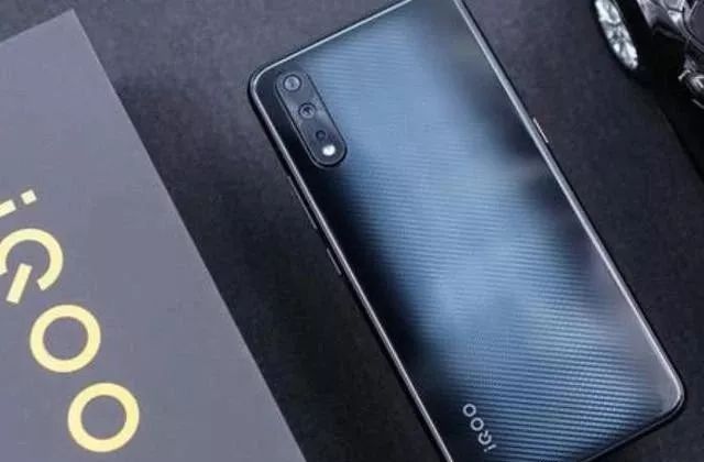 旗舰手机对比中端机 bf8fe2b082c248b48d28543bb9b59c28.jpeg