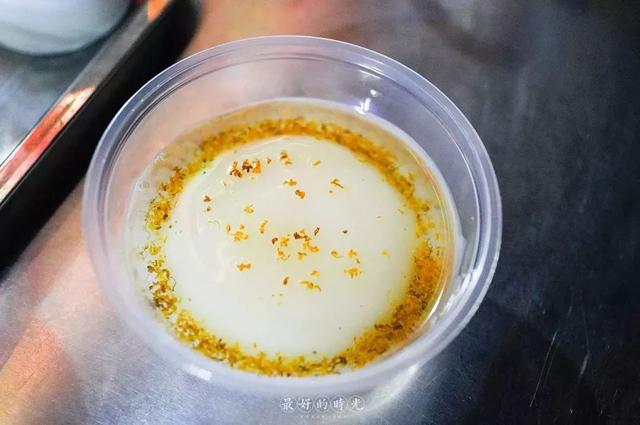凉糕:凉糕有桂花,蓝莓,菠萝等几十种口味,足以让夏天每天都能换口味