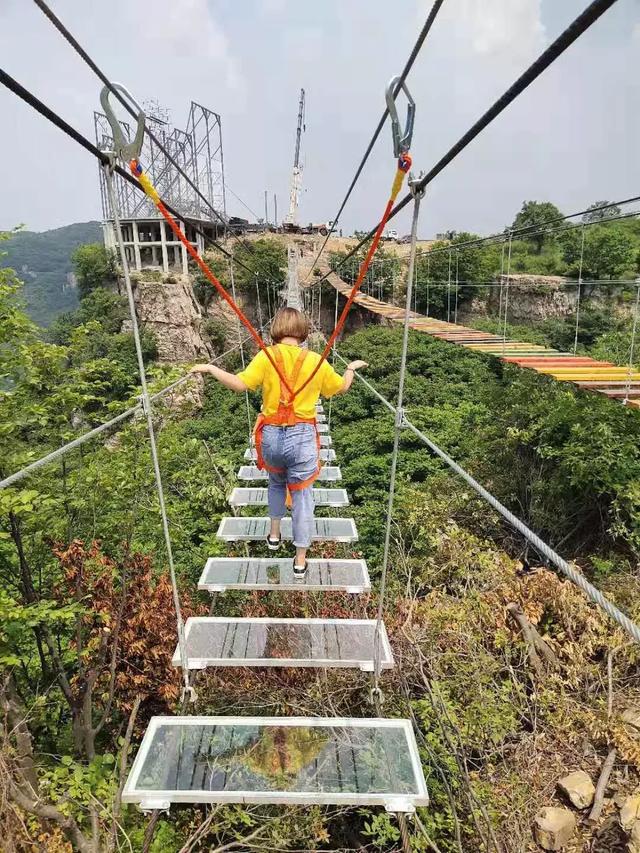 据悉,本溪大峡谷景区位于本溪市南芬区村,峡谷沉睡8-10亿年了