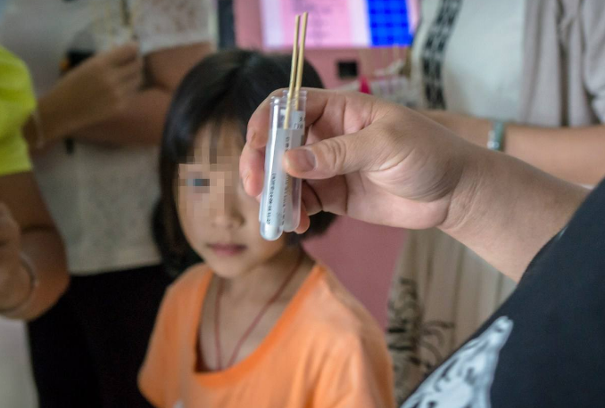 当着家人的面,“风水师”顺着13岁少女肚子往上摸:能提高成绩 博E百娱乐场官网