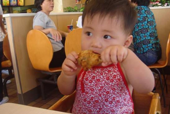                     提醒家长：孩子不满3岁，这3种东西不要喂，对身体发育有害