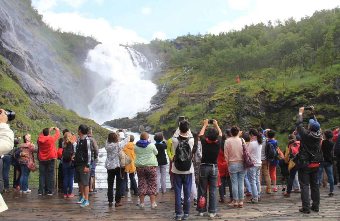 跟团旅游和私人订制旅游哪个好?如果选择呢?