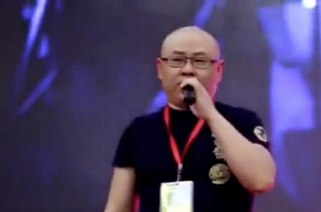 48岁刀郎罕露面?发福严重变光头其实是去年旧图! 太阳城现金真人官网
