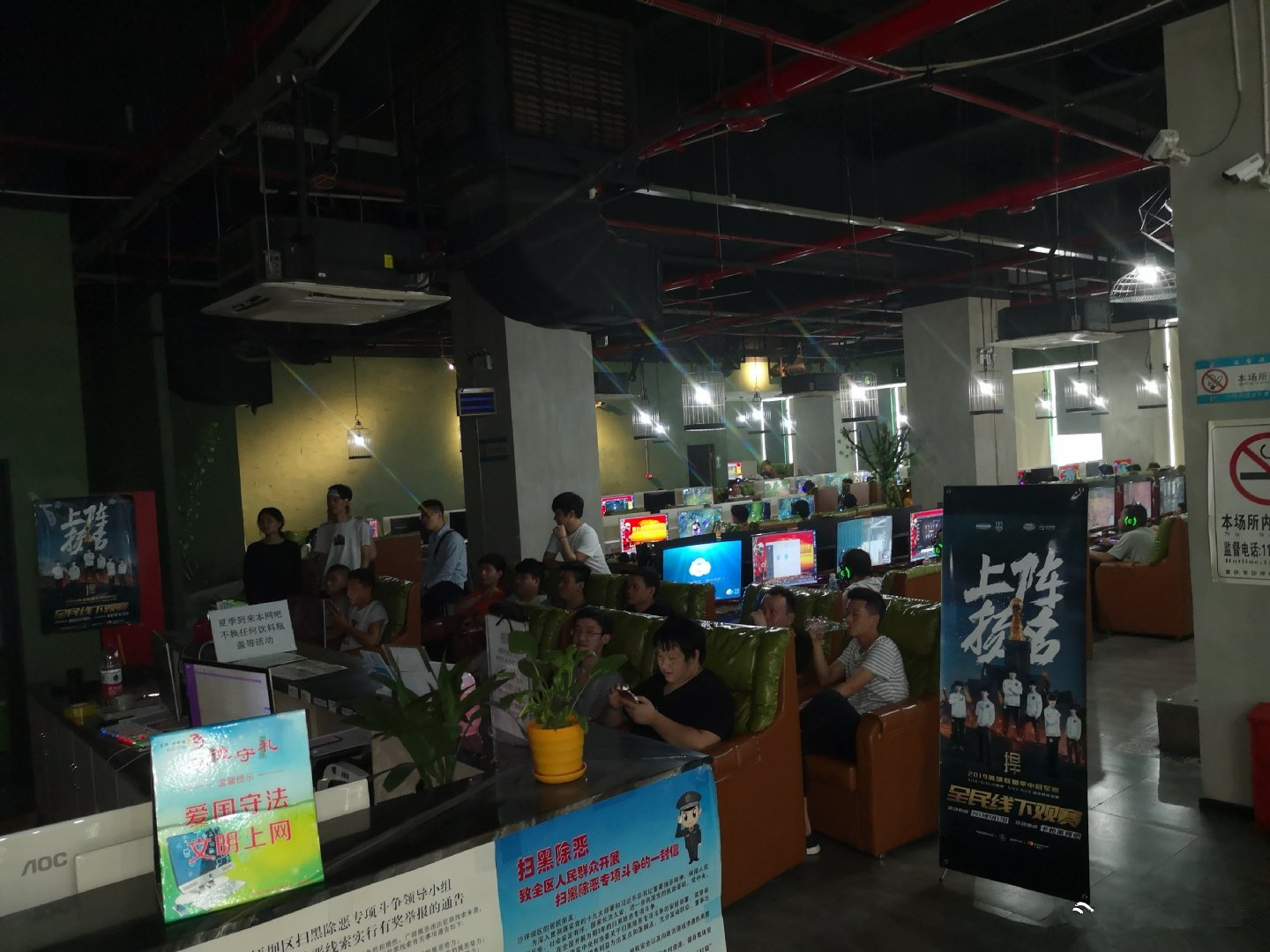 lol网吧赛再现骚操作,冠军奖励让玩家意外!网吧老板卖
