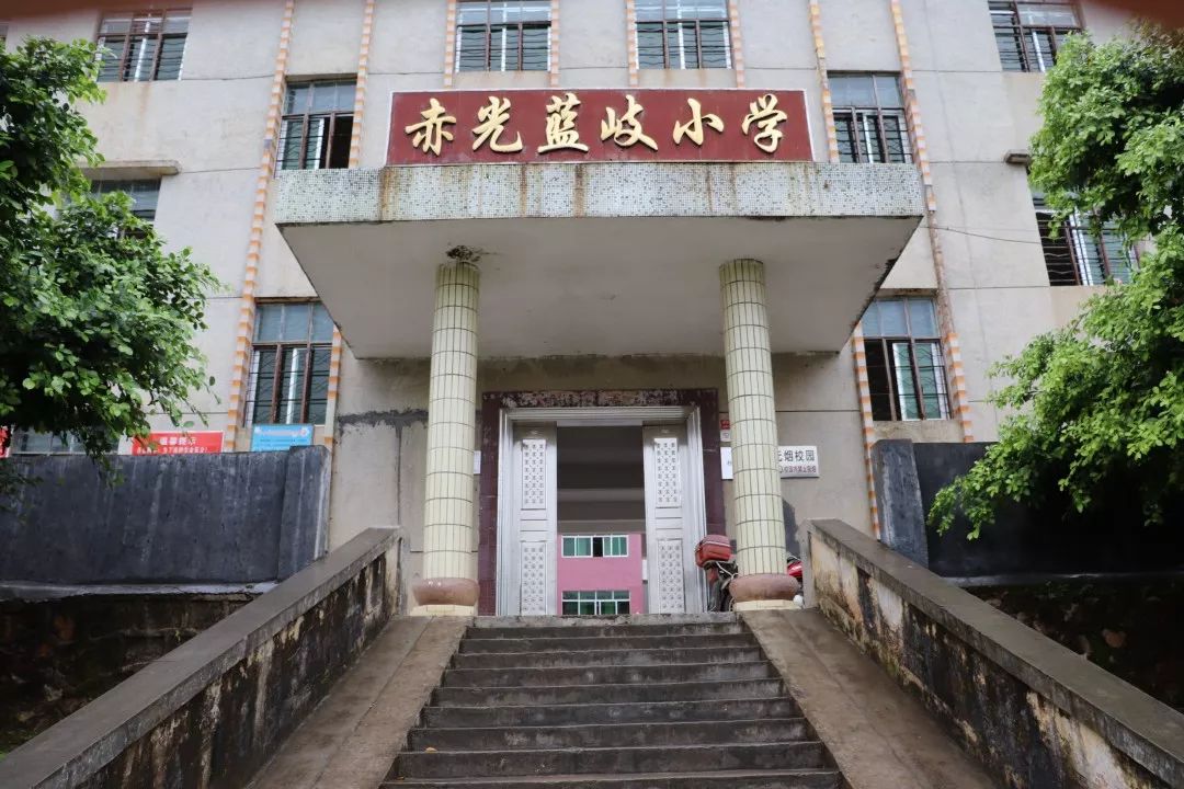 2019年7月10日,一群来自不同高校不同地方的大学生来到赤光蓝岐小学