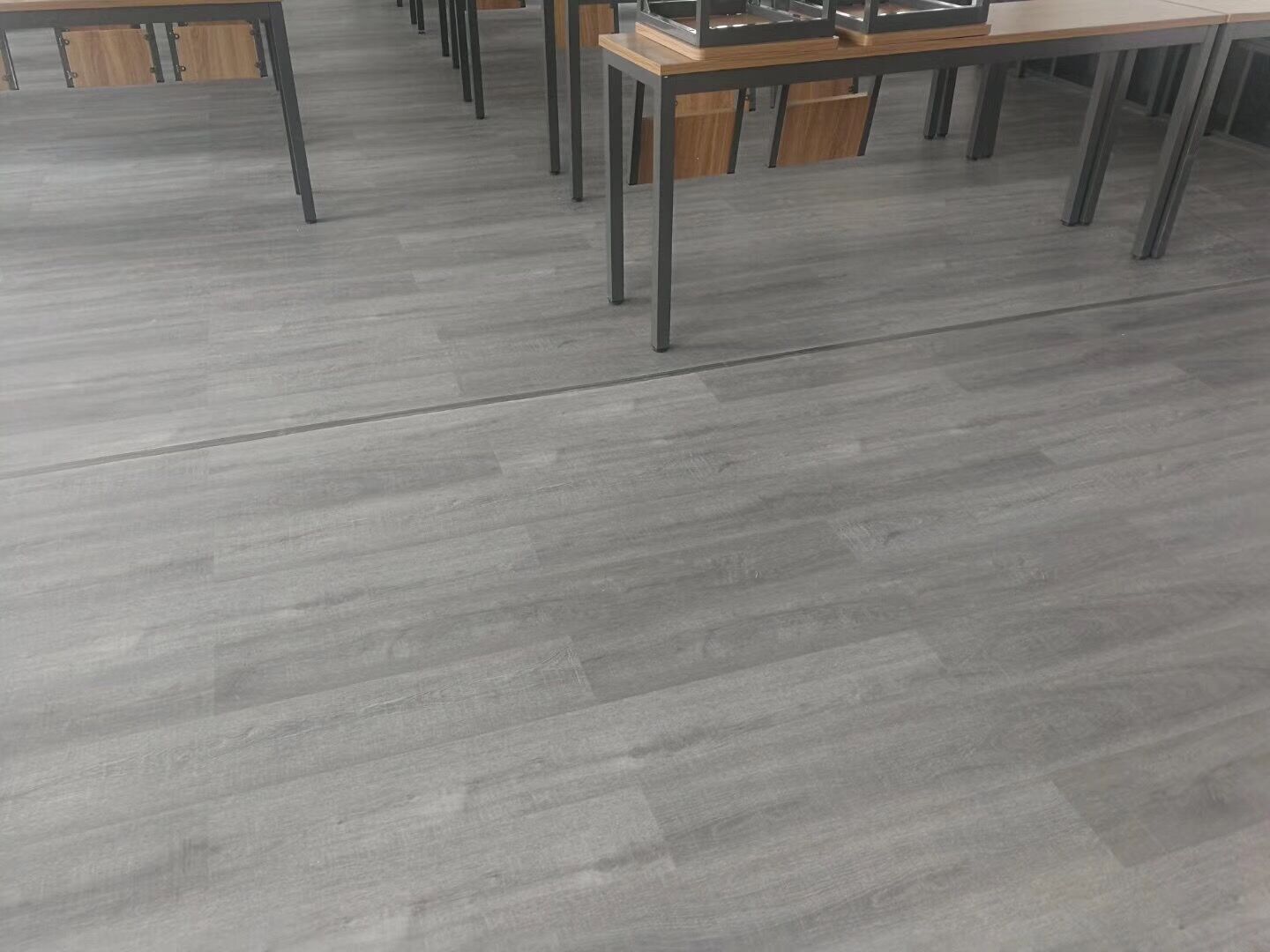 酒店宾馆旅馆房间专用wpcspclvt锁扣塑胶地板仿木纹地板防止变形防水