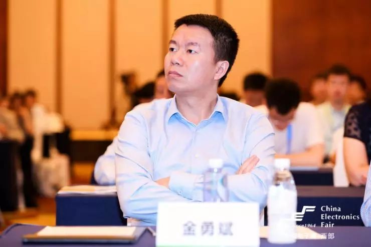 信息经济总量占gdp 比重_我国经济gdp总量图(3)