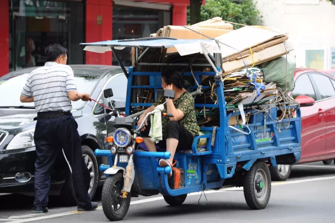 @太仓人小区边上的废品回收点是去是留？你怎么看？